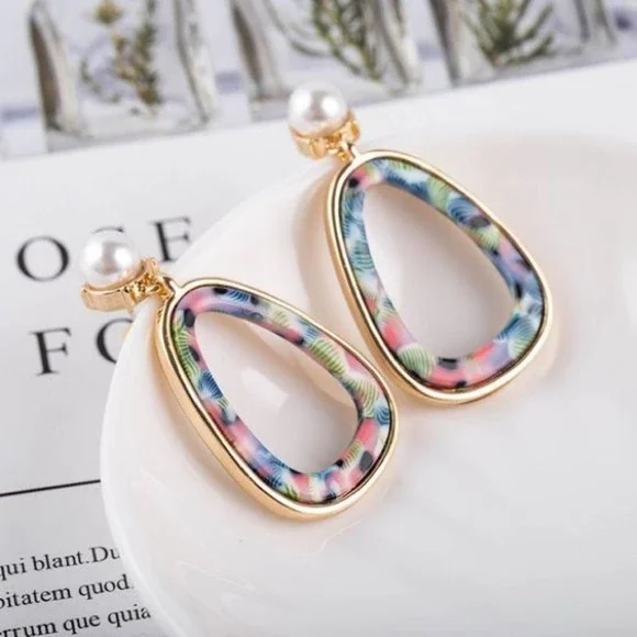 Multi-Color Pearl Fashion Geometric Earrings - Picture 4 of 8
